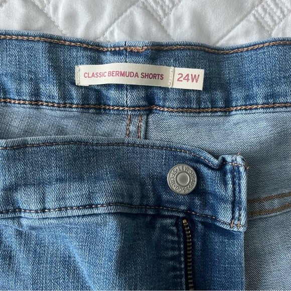 Levi’s Classic Women’s Plus Size Bermuda Shorts 24W - Picture 3 of 4